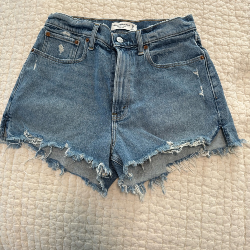Abercrombie 28 High rise mom shorts